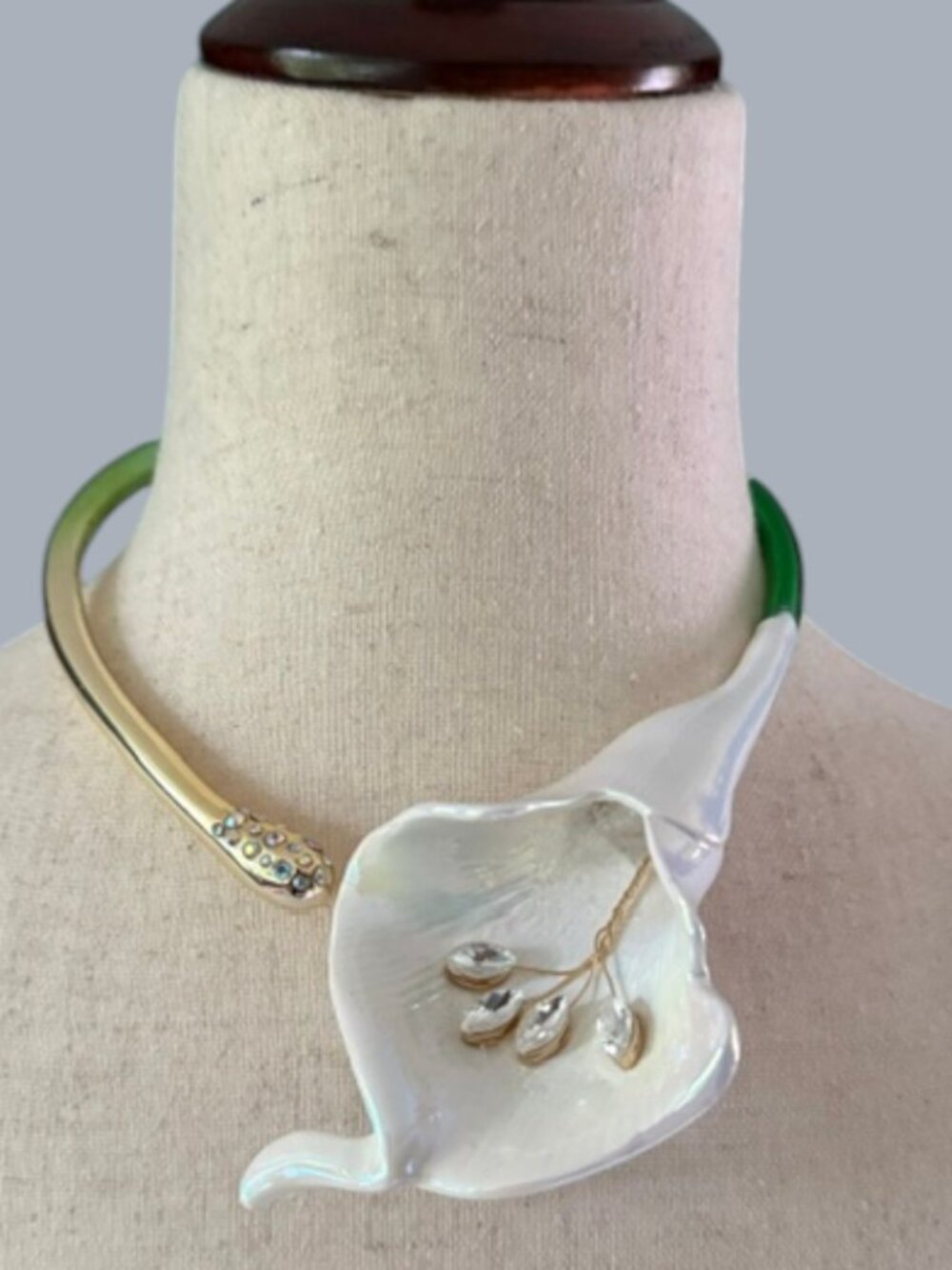 Betsey Johnson Calla Lily Collar Necklace Floral Design Crystals MSRP $128 NWT